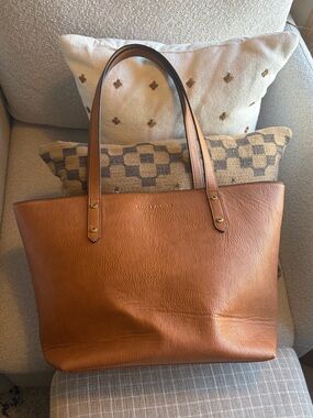 Poppy & Peonies Go-Getter Tote Cognac in good condition!